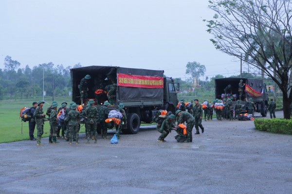 Vào rốn ngập Hòa Thịnh, Sư đoàn 315 cùng dân vực dậy sau lũ dữ Vào rốn ngập Hòa Thịnh, Sư đoàn 315 cùng dân vực dậy sau lũ dữ