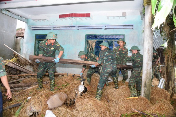 Vào rốn ngập Hòa Thịnh, Sư đoàn 315 cùng dân vực dậy sau lũ dữ Vào rốn ngập Hòa Thịnh, Sư đoàn 315 cùng dân vực dậy sau lũ dữ