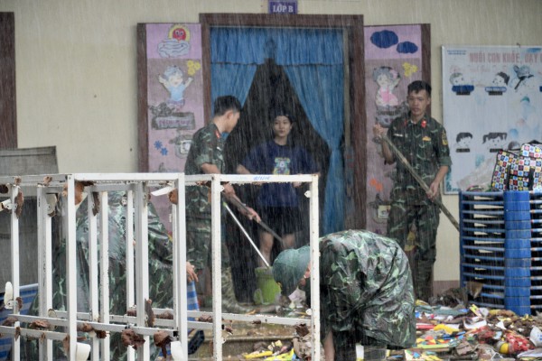 Vào rốn ngập Hòa Thịnh, Sư đoàn 315 cùng dân vực dậy sau lũ dữ Vào rốn ngập Hòa Thịnh, Sư đoàn 315 cùng dân vực dậy sau lũ dữ