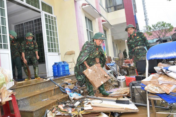 Vào rốn ngập Hòa Thịnh, Sư đoàn 315 cùng dân vực dậy sau lũ dữ Vào rốn ngập Hòa Thịnh, Sư đoàn 315 cùng dân vực dậy sau lũ dữ