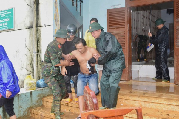 Vào rốn ngập Hòa Thịnh, Sư đoàn 315 cùng dân vực dậy sau lũ dữ Vào rốn ngập Hòa Thịnh, Sư đoàn 315 cùng dân vực dậy sau lũ dữ