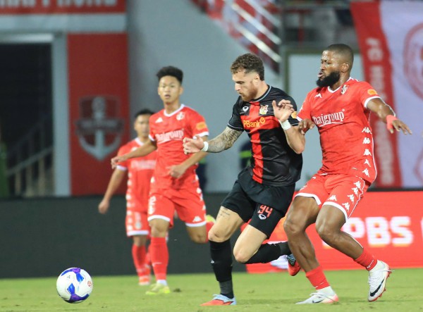 CLB Hải Phòng chơi quá hay, nhưng Hoàng Đức giúp Ninh Bình thắng ngược nghẹt thở