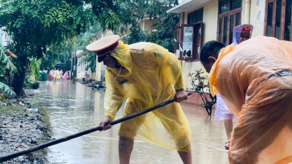 bo-cong-an-chi-vien-260-chien-si-ho-tro-gia-lai-khac-phuc-sau-lu
