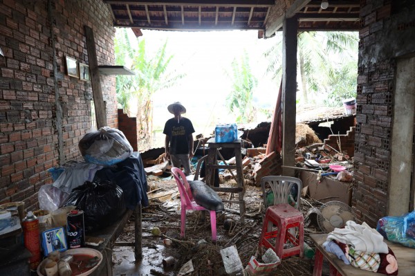 Rốn lũ Phú Yên cũ gượng dậy giữa đổ nát sau ngập lụt lịch sử