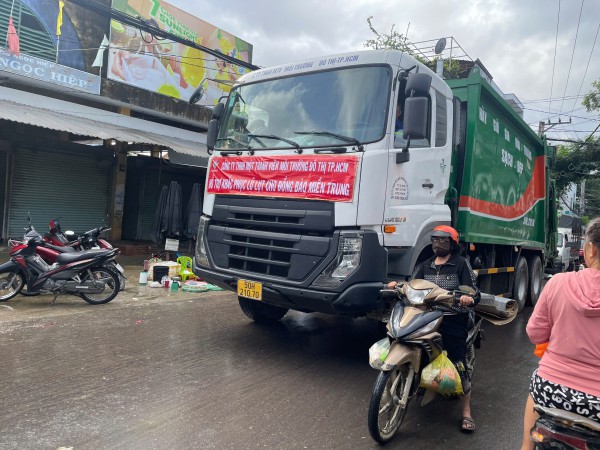 Khánh Hòa cấp tập thu dọn lượng rác khổng lồ ở phường Tây Nha Trang