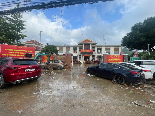 Khánh Hòa cấp tập thu dọn lượng rác khổng lồ ở phường Tây Nha Trang