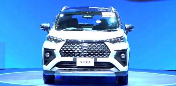 Toyota Veloz Cross có bản hybrid giá từ 472 triệu đồng, chờ ngày về Việt Nam