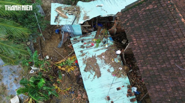 Rốn lũ Hòa Thịnh nhìn từ flycam: Làng quê ngổn ngang sau nước rút