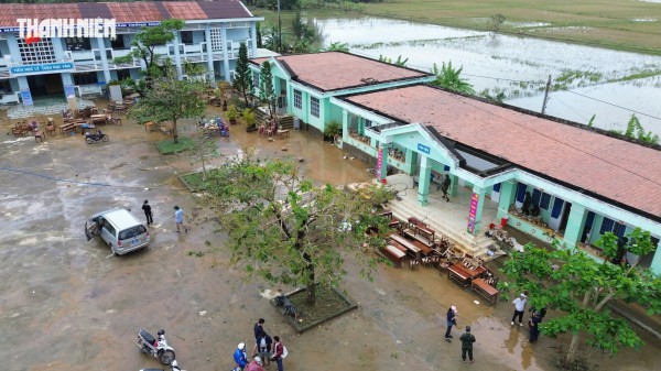 Rốn lũ Hòa Thịnh nhìn từ flycam: Làng quê ngổn ngang sau nước rút