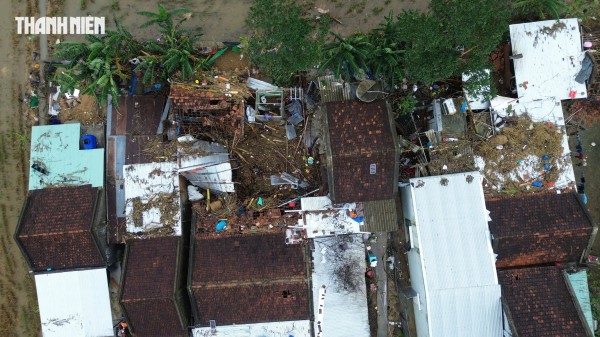 Rốn lũ Hòa Thịnh nhìn từ flycam: Làng quê ngổn ngang sau nước rút