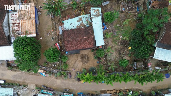 Rốn lũ Hòa Thịnh nhìn từ flycam: Làng quê ngổn ngang sau nước rút