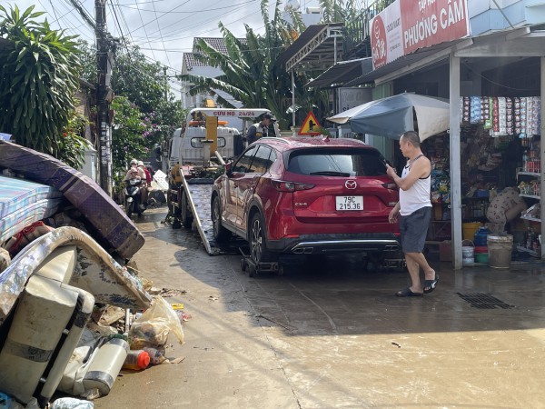 Ô tô hỏng sau lũ, hãng sửa xe ở Nha Trang hẹn khách 'ra tết lấy' Ô tô hỏng sau lũ, hãng sửa xe ở Nha Trang hẹn khách 'ra tết lấy'