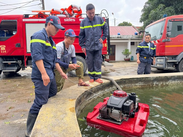Công an TP.HCM hỗ trợ khoảng 70 tấn hàng cứu trợ bà con bị ngập lụt