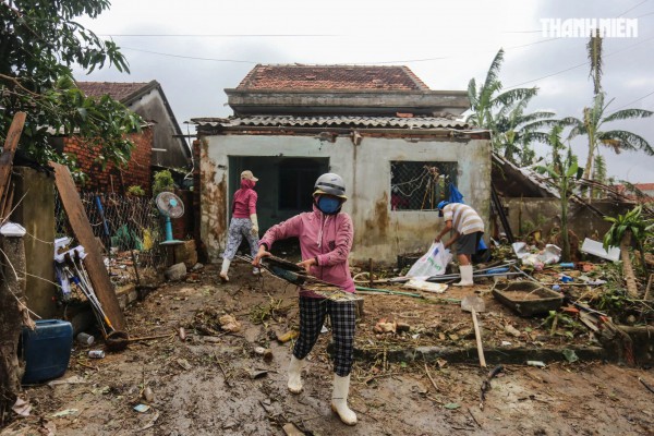 Rốn lũ Hòa Xuân ở Phú Yên cũ: Thôn xóm tan hoang, nước mắt còn rơi dài