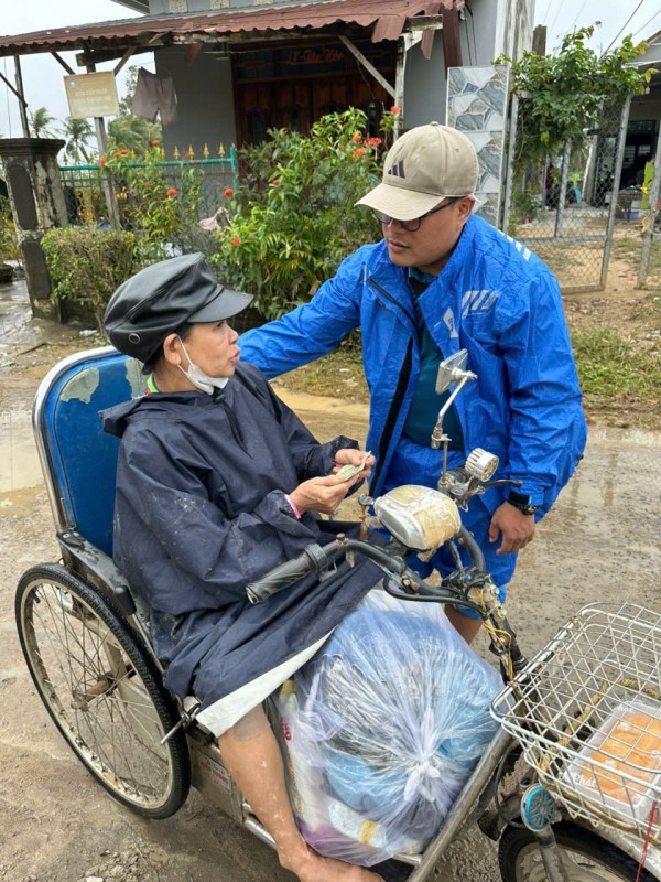 PV Thanh Niên nơi rốn lũ miền Trung: Vừa đưa tin vừa kết nối nhân ái PV Thanh Niên nơi rốn lũ miền Trung: Vừa đưa tin vừa kết nối nhân ái