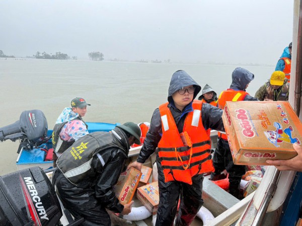 PV Thanh Niên nơi rốn lũ miền Trung: Vừa đưa tin vừa kết nối nhân ái PV Thanh Niên nơi rốn lũ miền Trung: Vừa đưa tin vừa kết nối nhân ái