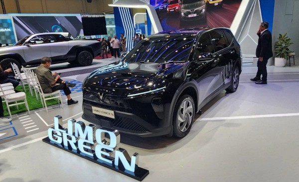 Sau thành công tại Việt Nam, VinFast mang Limo Green đến xứ vạn đảo