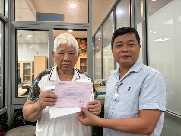 Tình người thắp sáng nơi rốn lũ