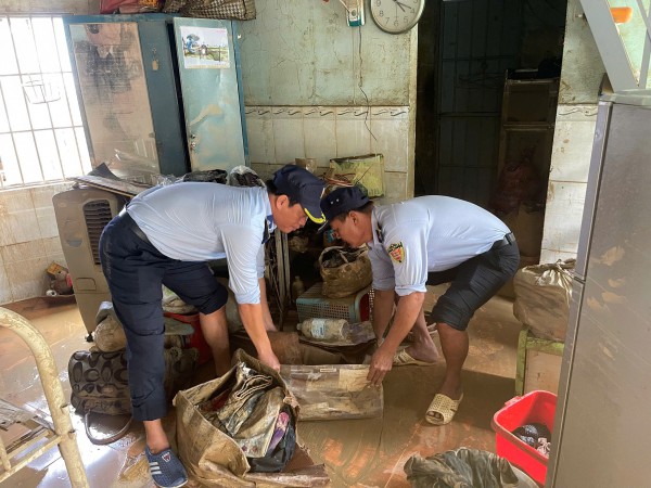 Công ty Yến sào Khánh Hòa chung tay tiếp sức đồng bào vượt qua bão lũ