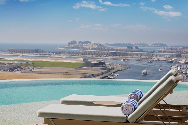 Bên trong khách sạn cao nhất thế giới với 82 tầng