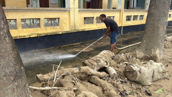 Công an tỉnh Gia Lai thăm hỏi, tri ân CBCS Công an TPHCM hỗ trợ khắc phục hậu quả mưa lũ