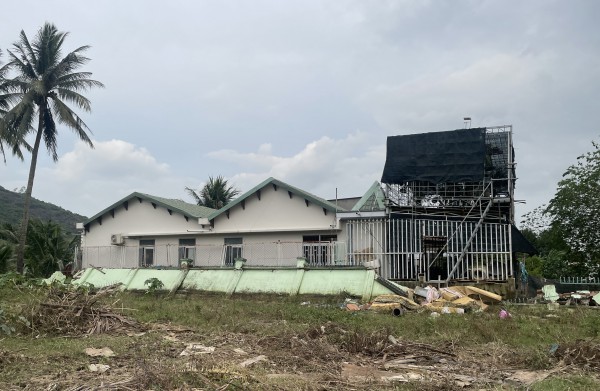 Sau lũ ở Nha Trang: Công trình sụp đổ lộ rõ không có một cây sắt Sau lũ ở Nha Trang: Công trình sụp đổ lộ rõ không có một cây sắt