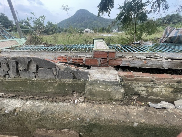 Sau lũ ở Nha Trang: Công trình sụp đổ lộ rõ không có một cây sắt Sau lũ ở Nha Trang: Công trình sụp đổ lộ rõ không có một cây sắt