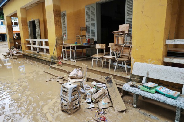 Báo Người Lao Động phát động chương trình Triệu tập vở cho học sinh vùng bị thiên tai Báo Người Lao Động phát động chương trình Triệu tập vở cho học sinh vùng bị thiên tai