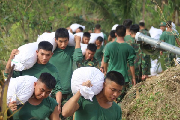Trước bão số 15: 'Việc khổng lồ chỉ quân đội mới làm nổi'