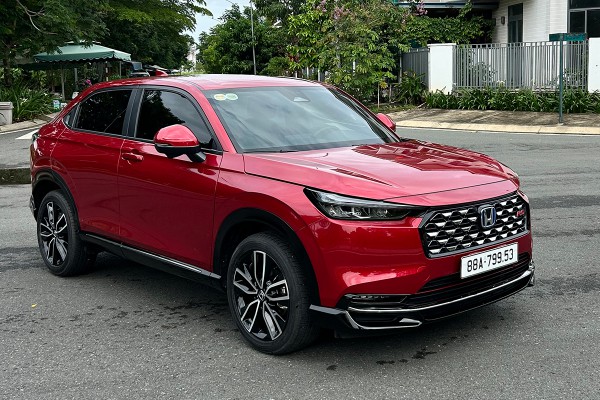 SUV đô thị: Mitsubishi Xforce vượt Toyota Yaris Cross, cuộc đua doanh số ‘nóng’ trở lại