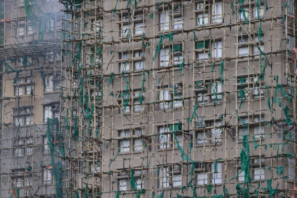 Vì sao đám cháy chung cư Hồng Kông lan nhanh bất thường? Vì sao đám cháy chung cư Hồng Kông lan nhanh bất thường?