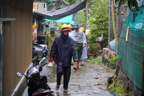 237 điểm nguy cơ sạt lở, Khánh Hòa gấp rút di dời dân tránh bão Kalmaegi 237 điểm nguy cơ sạt lở, Khánh Hòa gấp rút di dời dân tránh bão Kalmaegi