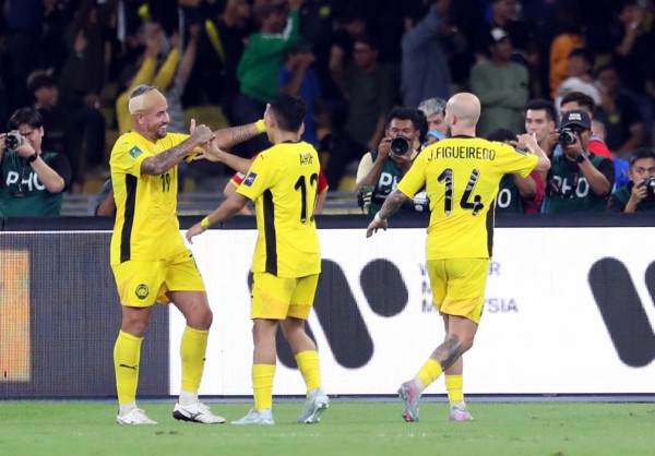 Án phạt FIFA treo lơ lửng, cầu thủ nhập tịch lậu bất ngờ nhận ‘phao cứu sinh’