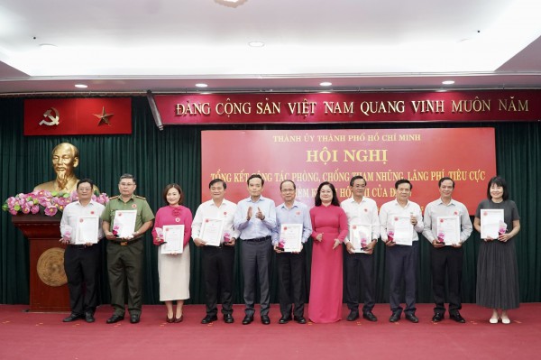 Báo Thanh Niên nhận giải tập thể xuất sắc về công tác phòng, chống tham nhũng TP.HCM