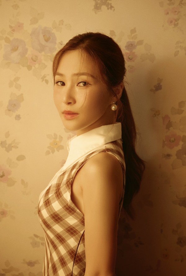 Bất ngờ với nhan sắc Hương Tràm ngày trở lại