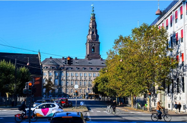 Bay thẳng tới xứ sở chuyện cổ tích Andersen Bay thẳng tới xứ sở chuyện cổ tích Andersen