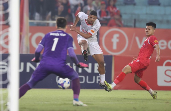 CLB CAHN thua cực đau Thể Công Viettel, thành cựu vương Cúp quốc gia: VAR, thẻ đỏ, điên rồ!