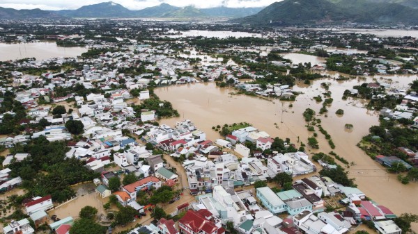Cấp thiết giải quyết ngập lụt: Vì sao phố biển Nha Trang cứ mưa là ngập?