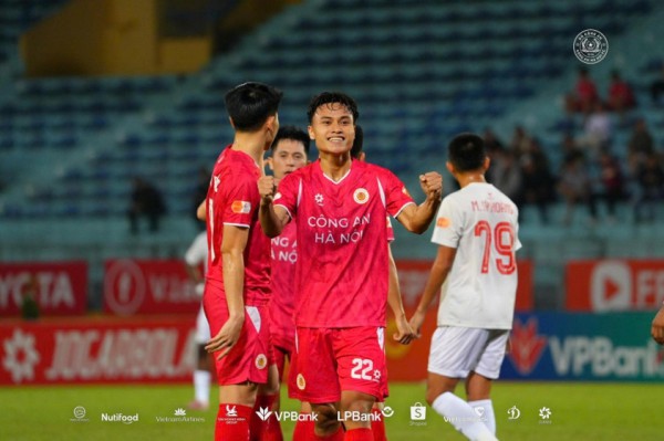 Chỉ trong 3 ngày, Minh Phúc sao mới nổi của U.23 Việt Nam ghi 2 bàn thắng đặc biệt quan trọng Chỉ trong 3 ngày, Minh Phúc sao mới nổi của U.23 Việt Nam ghi 2 bàn thắng đặc biệt quan trọng