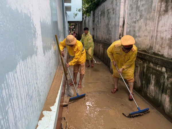 Công an TP.HCM cấp tốc chi viện vùng ngập lụt Đắk Lắk Công an TP.HCM cấp tốc chi viện vùng ngập lụt Đắk Lắk