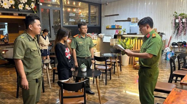 Công an TP.HCM lật tẩy vụ thuê người cài ma túy trên xe đồng nghiệp để trả thù Công an TP.HCM lật tẩy vụ thuê người cài ma túy trên xe đồng nghiệp để trả thù