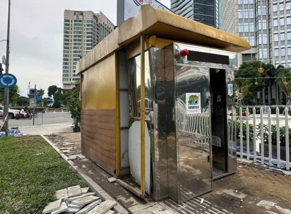 Công an phường Sài Gòn làm rõ tin báo 'mất trộm' nhà vệ sinh công cộng Công an phường Sài Gòn làm rõ tin báo 'mất trộm' nhà vệ sinh công cộng