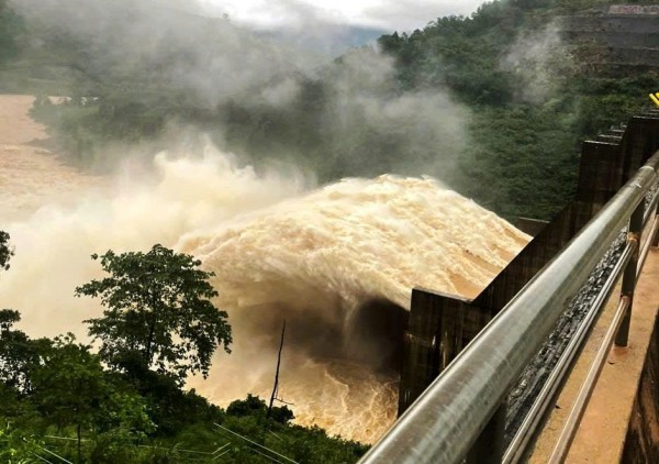 Đà Nẵng: Người dân vùng cao lo ngại thủy điện 'xả lũ bất ngờ' Đà Nẵng: Người dân vùng cao lo ngại thủy điện 'xả lũ bất ngờ'