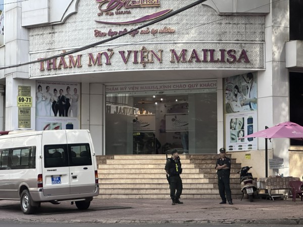 Đắk Lắk: Cảnh sát xuất hiện tại trụ sở thẩm mỹ viện Mailisa Đắk Lắk: Cảnh sát xuất hiện tại trụ sở thẩm mỹ viện Mailisa