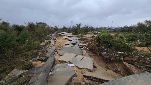 Đê phụ Vân Hội tan hoang sau mưa lũ