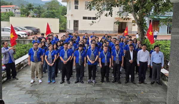 Đoàn cán bộ tuyên giáo, phóng viên TP.HCM thăm các địa chỉ đỏ báo chí cách mạng