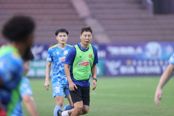 Đội tuyển Việt Nam sẽ bay trên ‘đôi cánh’ đặc biệt, từng là trò cưng của cố nhân Troussier?