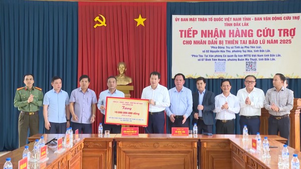 Đồng Nai trao 13,7 tỉ đồng hỗ trợ Đắk Lắk khắc phục hậu quả lũ lịch sử