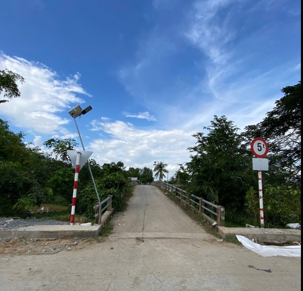 Đồng Tháp: Bị cản không cho đưa máy móc vô ruộng thu hoạch lúa, người dân cầu cứu