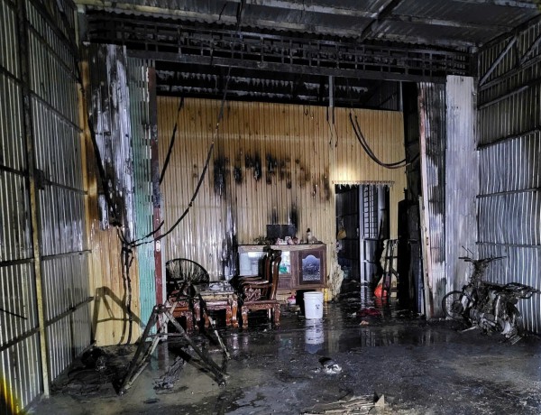 Đồng Tháp: Cháy đường dây trung thế, lửa lan sang 4 nhà dân